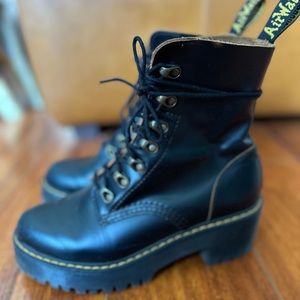 Dr Martens size 7 women Leona
